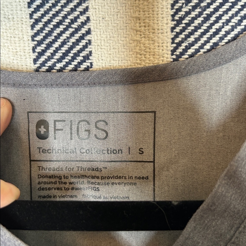 Figs Technical Collection Caterina One Pocket Scrub Top - Picture 3 of 4